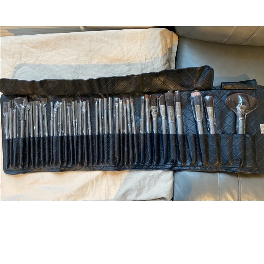 BH cosmetics 36 make up brushes